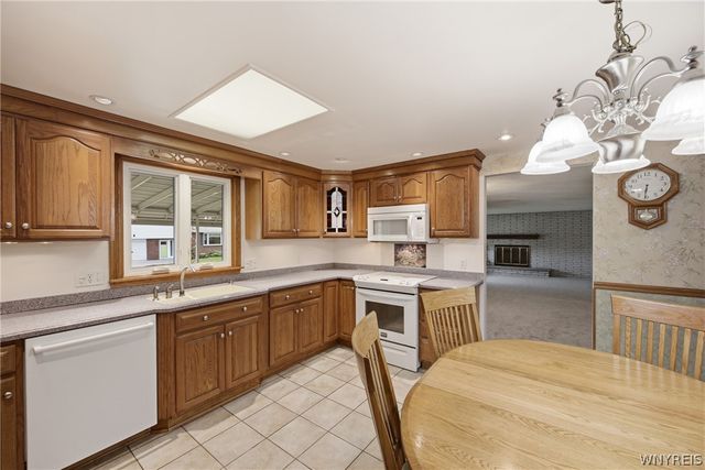 74 Leni Lane, Cheektowaga, NY 14225