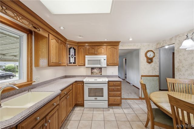 74 Leni Lane, Cheektowaga, NY 14225