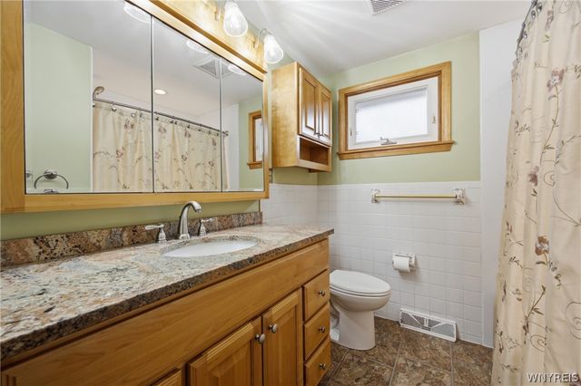 74 Leni Lane, Cheektowaga, NY 14225