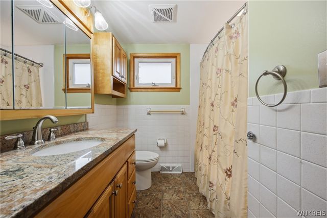 74 Leni Lane, Cheektowaga, NY 14225