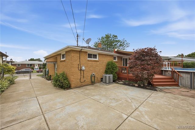 74 Leni Lane, Cheektowaga, NY 14225