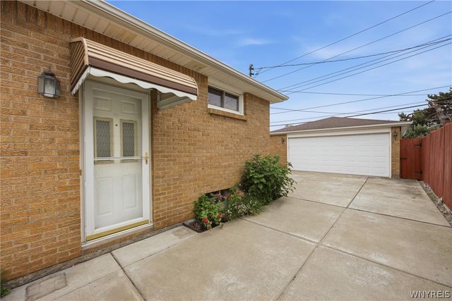 74 Leni Lane, Cheektowaga, NY 14225