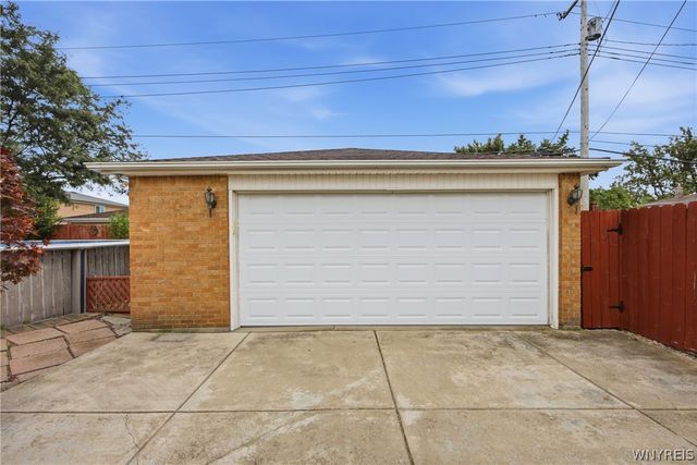 74 Leni Lane, Cheektowaga, NY 14225