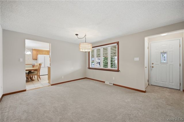74 Leni Lane, Cheektowaga, NY 14225
