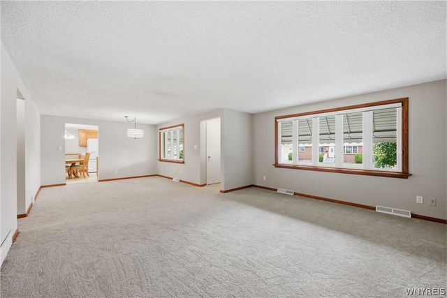 74 Leni Lane, Cheektowaga, NY 14225