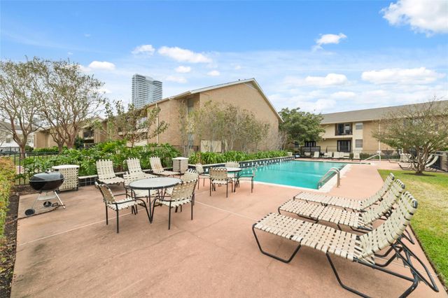 3131 Cummins 87, Houston, TX 77027