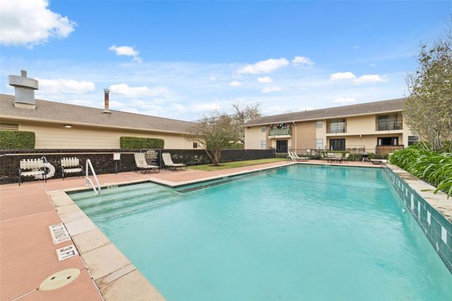 3131 Cummins 87, Houston, TX 77027