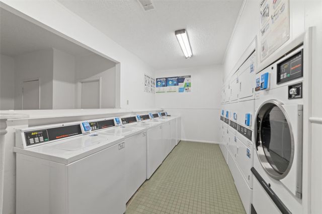 3131 Cummins 87, Houston, TX 77027