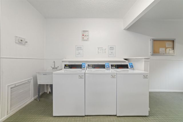 3131 Cummins 87, Houston, TX 77027