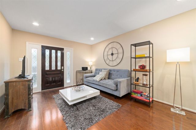 3131 Cummins 87, Houston, TX 77027