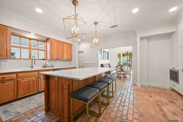 1015 Claiborne Rd, Baton Rouge, LA 70810