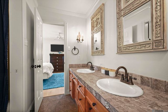 1015 Claiborne Rd, Baton Rouge, LA 70810