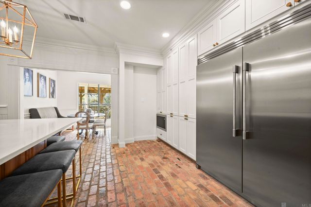 1015 Claiborne Rd, Baton Rouge, LA 70810