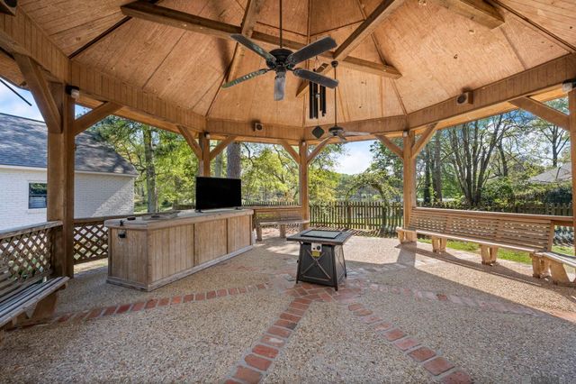 1015 Claiborne Rd, Baton Rouge, LA 70810