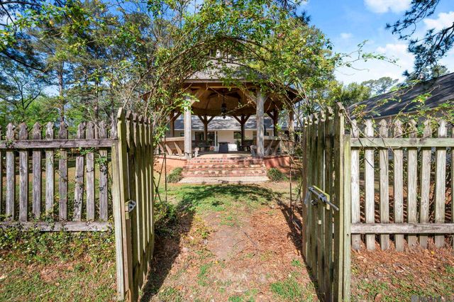 1015 Claiborne Rd, Baton Rouge, LA 70810