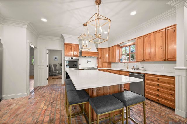 1015 Claiborne Rd, Baton Rouge, LA 70810