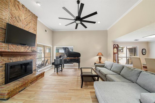 1915 Rock Fence Drive, Richmond, TX 77406