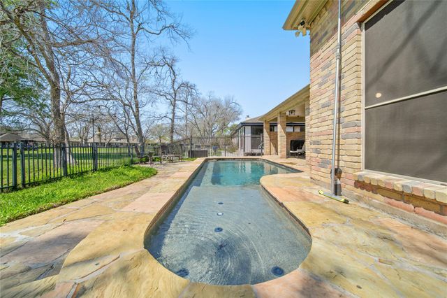 1915 Rock Fence Drive, Richmond, TX 77406