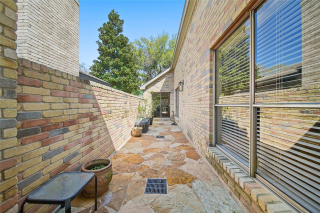 1915 Rock Fence Drive, Richmond, TX 77406