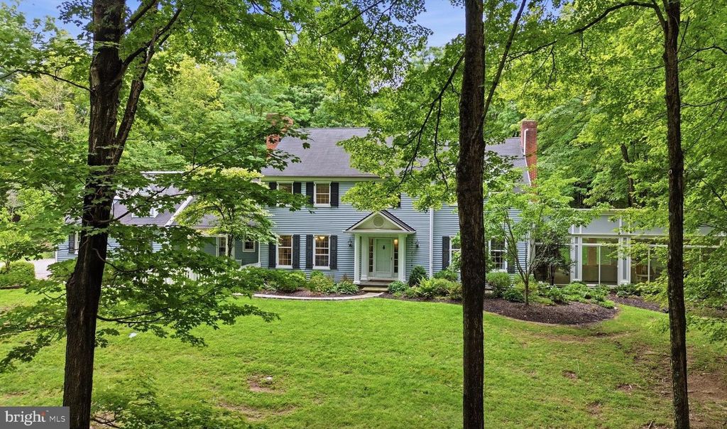 216 SOUTH SUGAN ROAD, NEW HOPE, PA 18938 — exterior