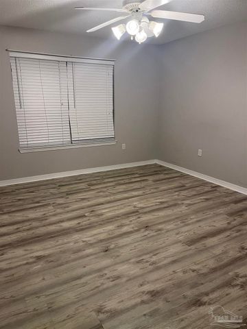 4873 La Casa Cir, Pace, FL 32571