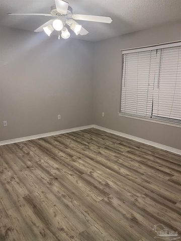 4873 La Casa Cir, Pace, FL 32571