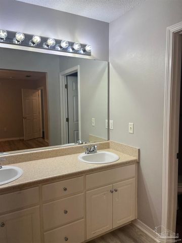 4873 La Casa Cir, Pace, FL 32571