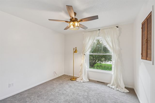 917 S Roche Street, Knoxville, IA 50138