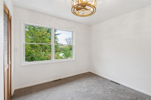 917 S Roche Street, Knoxville, IA 50138