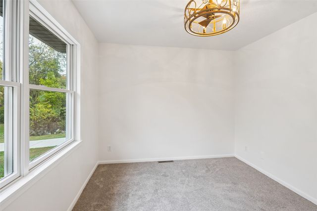 917 S Roche Street, Knoxville, IA 50138