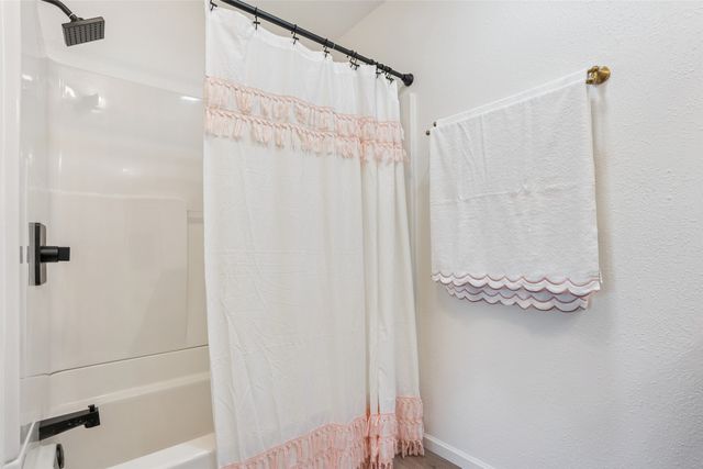 917 S Roche Street, Knoxville, IA 50138