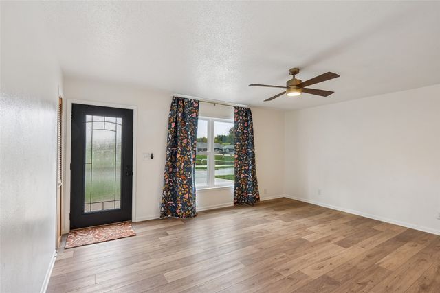 917 S Roche Street, Knoxville, IA 50138