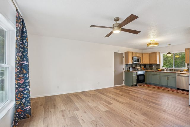 917 S Roche Street, Knoxville, IA 50138