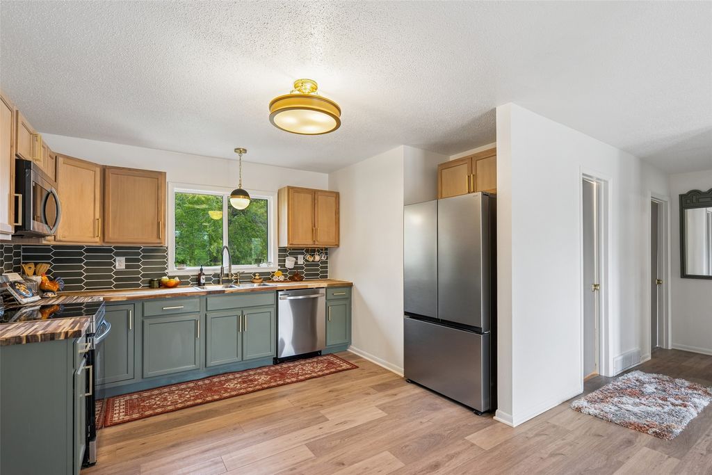 917 S Roche Street, Knoxville, IA 50138