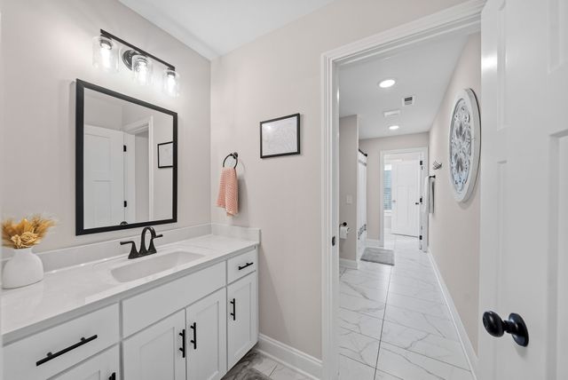 3108 Barnwell Dr, Clarksville, TN 37040