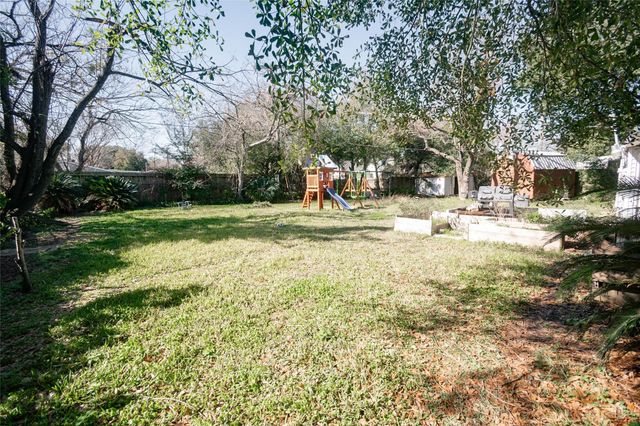 1216 15th Avenue N, Texas City, TX 77590