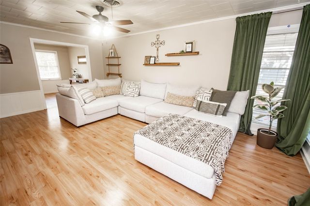 1216 15th Avenue N, Texas City, TX 77590