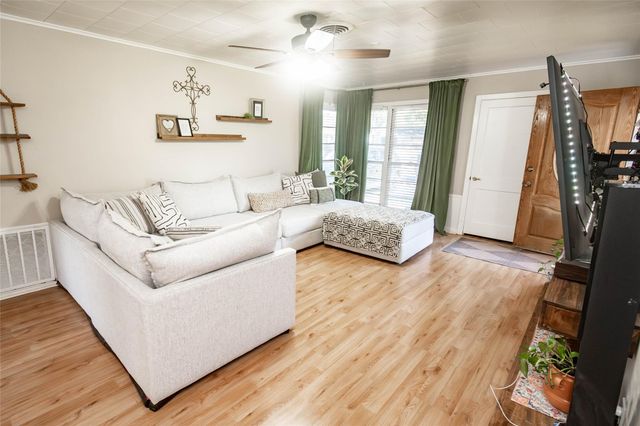 1216 15th Avenue N, Texas City, TX 77590