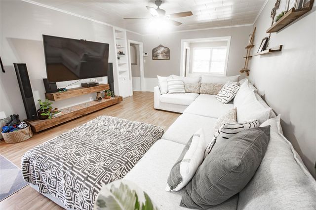 1216 15th Avenue N, Texas City, TX 77590