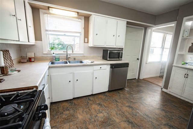 1216 15th Avenue N, Texas City, TX 77590