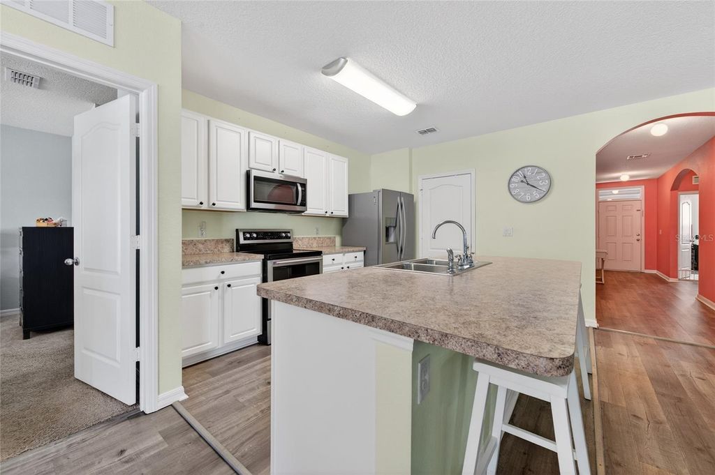 Image 8 of property listing at 113 FISHERMANS COVE DRIVE, Edgewater, FL 32141