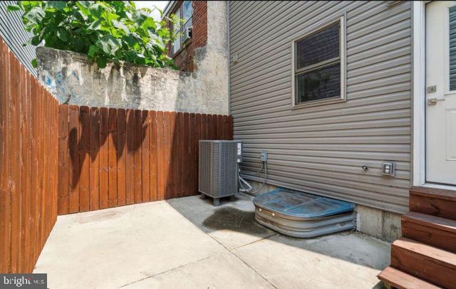 2620 EMERALD ST, Philadelphia, PA 19125