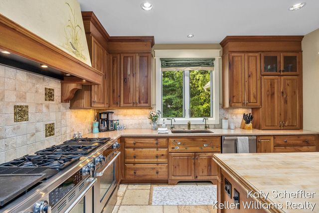 6065 W Back Forty Drive Ne, Cannon Twp, MI 49306