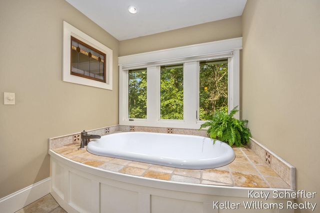 6065 W Back Forty Drive Ne, Cannon Twp, MI 49306