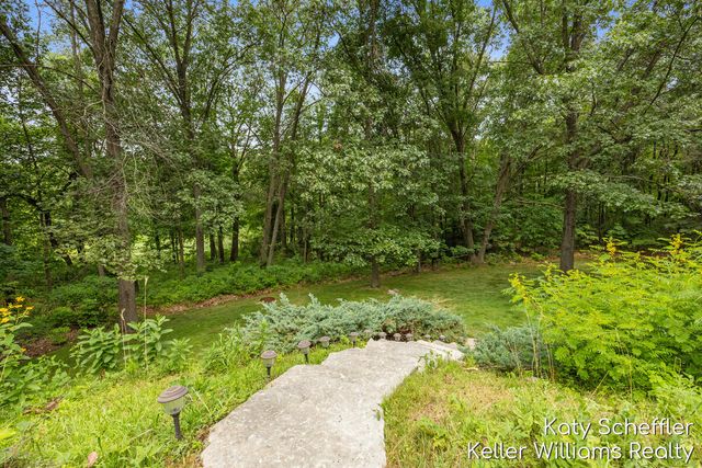 6065 W Back Forty Drive Ne, Cannon Twp, MI 49306