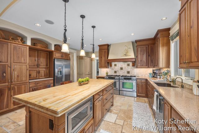 6065 W Back Forty Drive Ne, Cannon Twp, MI 49306