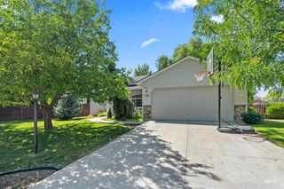 202 E Hillgreen Dr, Kuna, ID 83634
