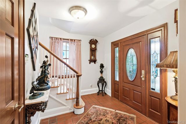 25161 Gaskell Road, Little Neck, NY 11362