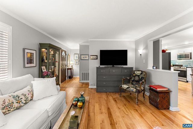 2 SHANNON PL, Staunton, VA 24401