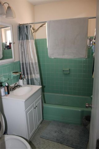1022 NW 22nd Place, Miami, FL 33125